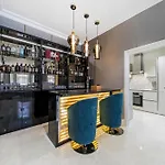 Piccadilly Green Park Apartment